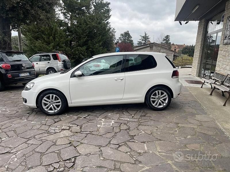 Usata VW Golf VI Highline 105 CV (77 kW) 2010 Bianco Utilitaria