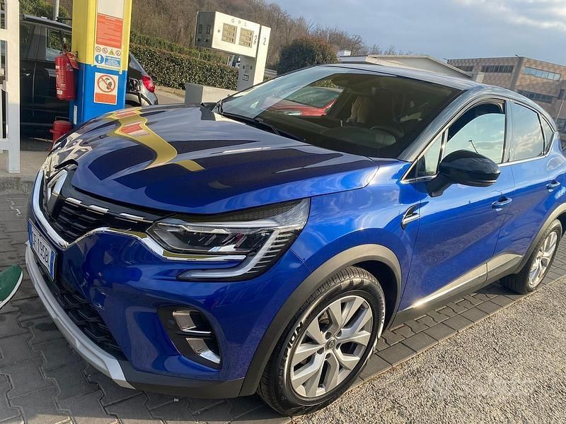 Usata Renault Captur 101 CV (74 kW) 2021 Blu SUV