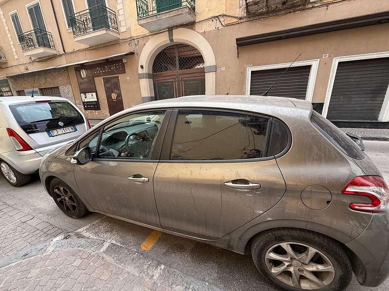 Usata Peugeot 208 Allure 82 CV (60 kW) 2012 Bronzo Utilitaria