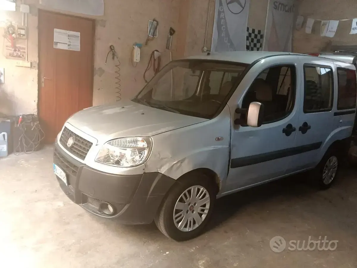 Usata Fiat Doblò 77 CV (56 kW) 2007 Grigio Monovolume