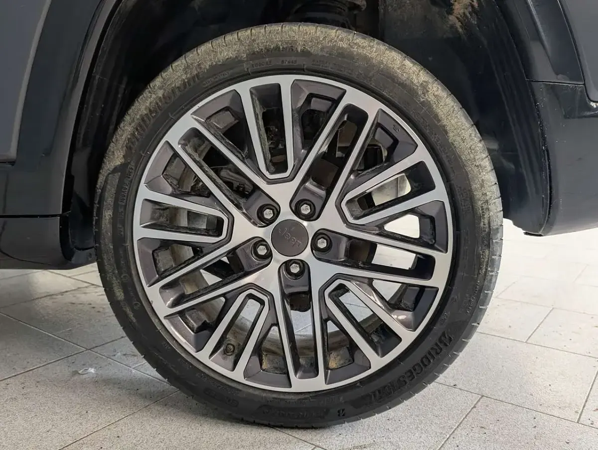 Usata Jeep Compass Summit 131 CV (96 kW) 2025 Grigio SUV