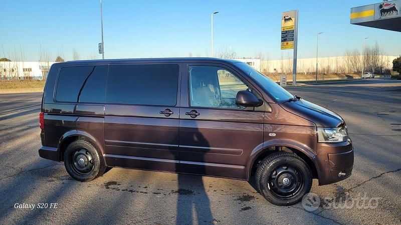 Usata VW Caravelle 180 CV (132 kW) 2013 Marrone Monovolume