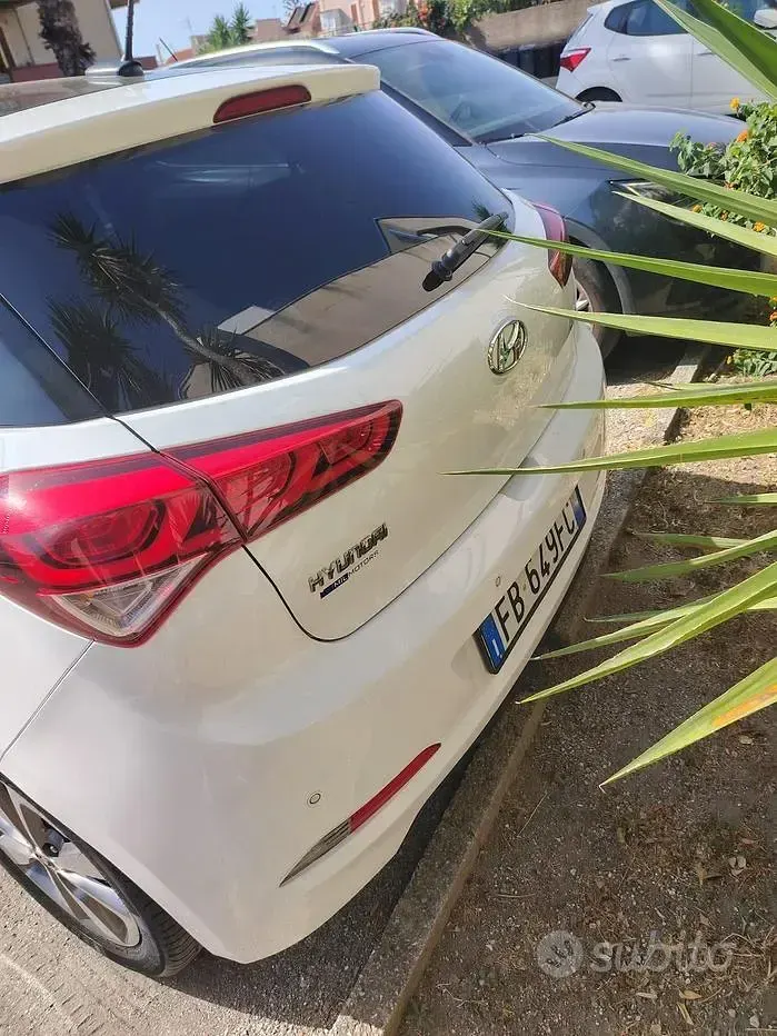 Usata Hyundai i20 75 CV (55 kW) 2016 Bianco Berlina