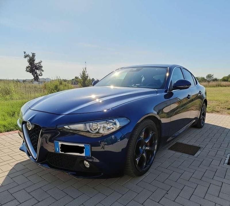 Blu/azzurro Usata 2016 Alfa Romeo Giulia Business Tre volumi | 17.199 € (Buon prezzo) - Immagine 1/2