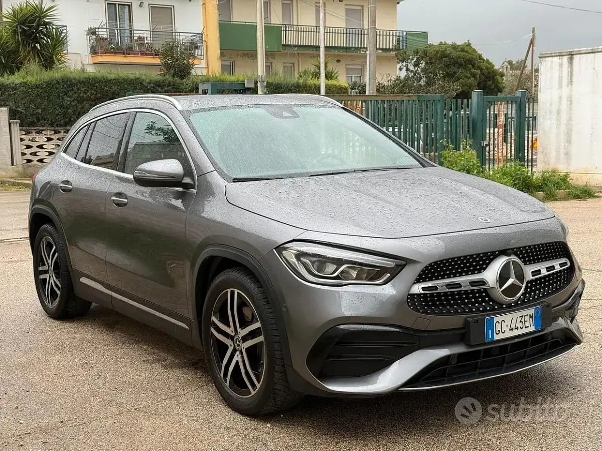 Usata Mercedes GLA200 150 CV (110 kW) 2020 Grigio SUV
