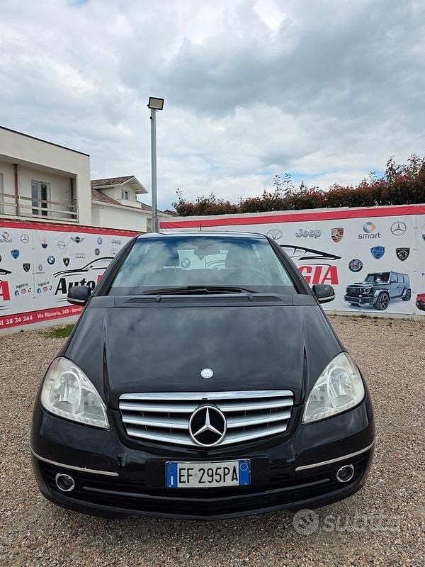 Usata Mercedes A180 Elegance 108 CV (79 kW) 2011 Nero Berlina