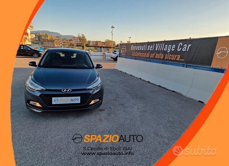 Usata Hyundai i20 Premium 75 CV (55 kW) 2017 Grigio Berlina
