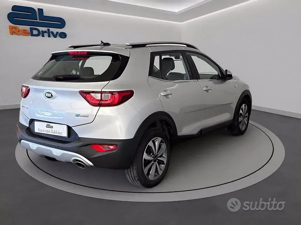 Usata Kia Stonic Style 101 CV (74 kW) 2021 Grigio SUV