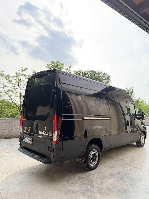 Usata Iveco Daily 156 CV (114 kW) 2019 Nero Furgone
