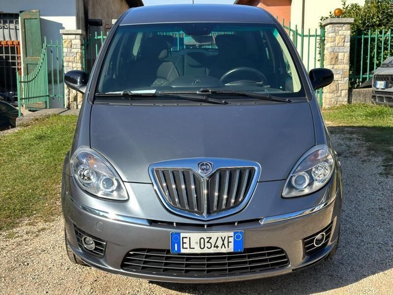 Usata Lancia Musa 95 CV (69 kW) 2012 Grigio Monovolume