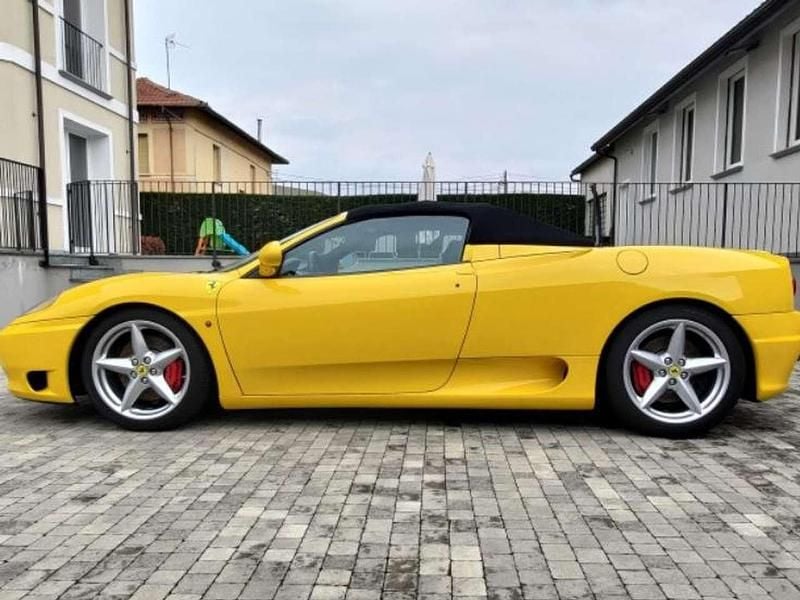 Usata Ferrari 360 400 CV (294 kW) 2003 Giallo modena Cabrio