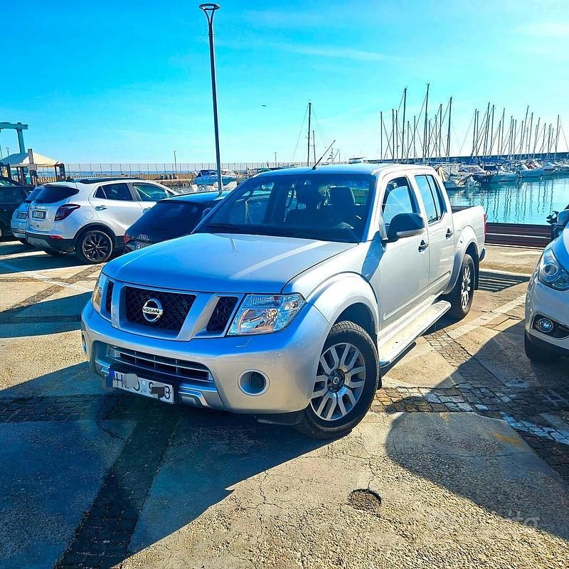 Grigio Usata 2014 Nissan Navara Pick-up | 14.500 € (Ottimo prezzo) - Immagine 1/3
