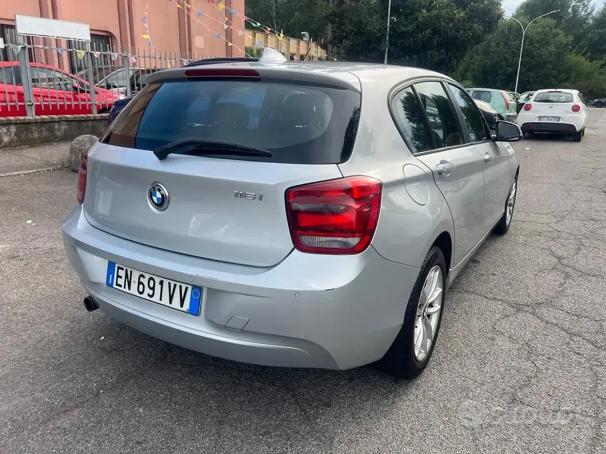 Usado BMW 116 Sport Line 136 HP (100 kW) 2012 Cinzento Citadino