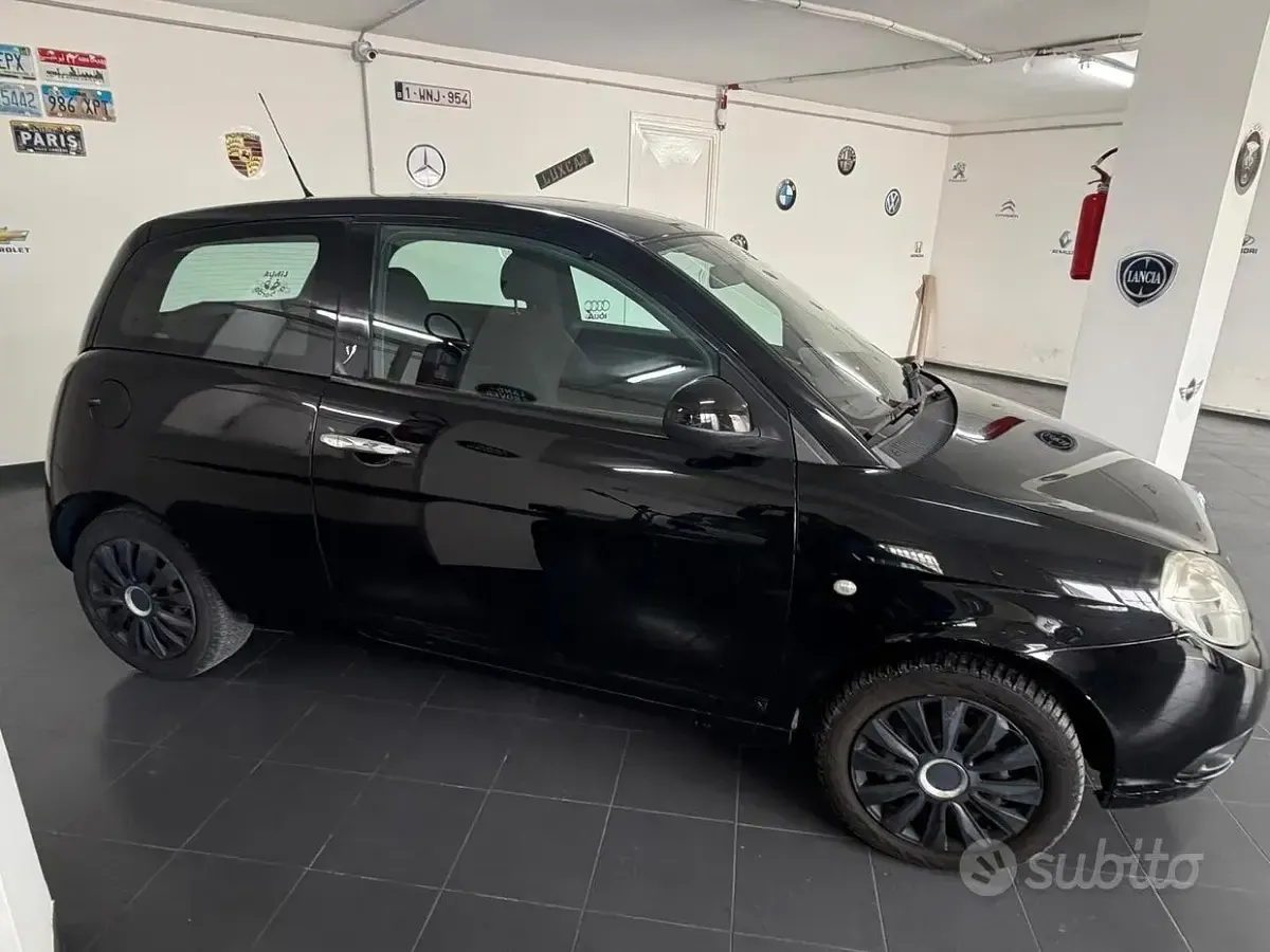 Usata Lancia Ypsilon 75 CV (55 kW) 2010 Nero Utilitaria
