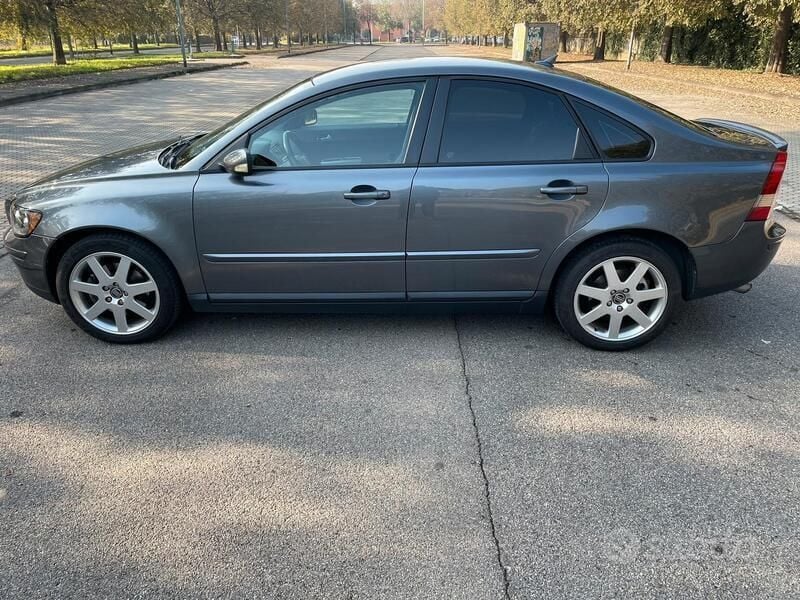 Usata Volvo S40 220 CV (161 kW) 2004 Grigio Berlina