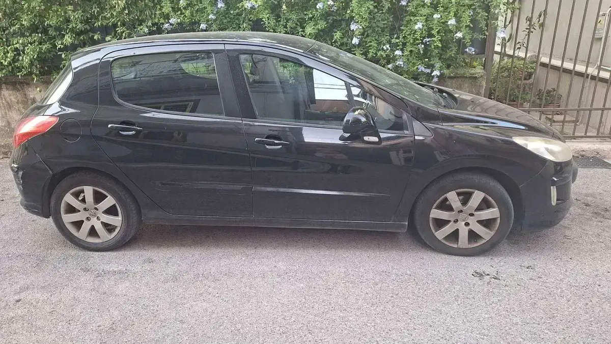 Usata Peugeot 308 109 CV (80 kW) 2008 Nero Berlina