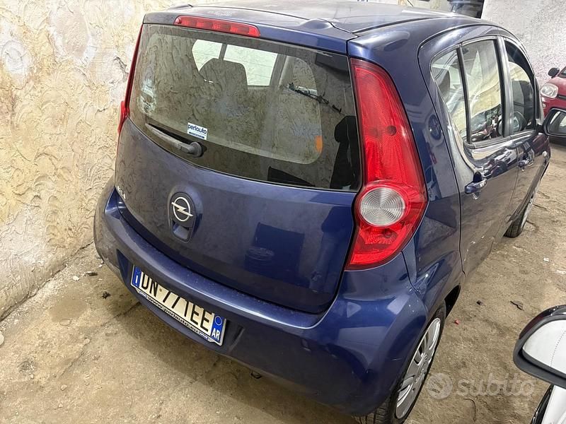 Usata Opel Agila 65 CV (47 kW) 2009 Blu Utilitaria