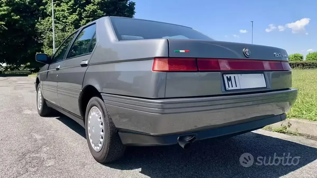 Usata Alfa Romeo 164 145 CV (106 kW) 1990 Grigio Berlina