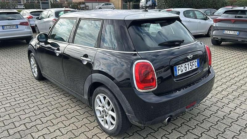 Usata Mini Cooper D 116 CV (85 kW) 2016 Nero Utilitaria