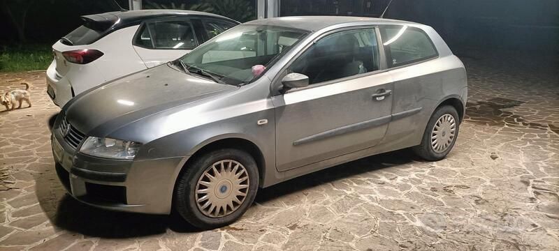 Usata Fiat Stilo 120 CV (88 kW) 2005 Verde Utilitaria
