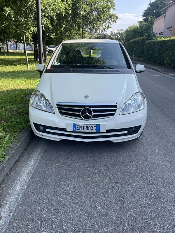 Usata 2012 Mercedes A160 Classic Monovolume | 3000 € (Buon prezzo) - Immagine 1/4