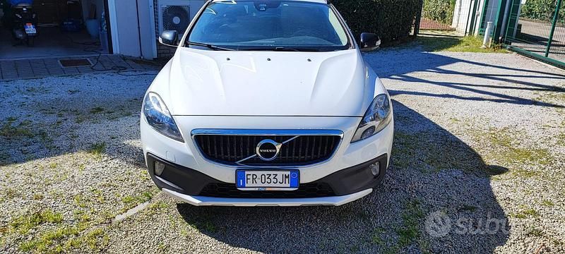 Bianco Usata 2018 Volvo V40 Due volumi | 10.500 € - Immagine 1/4