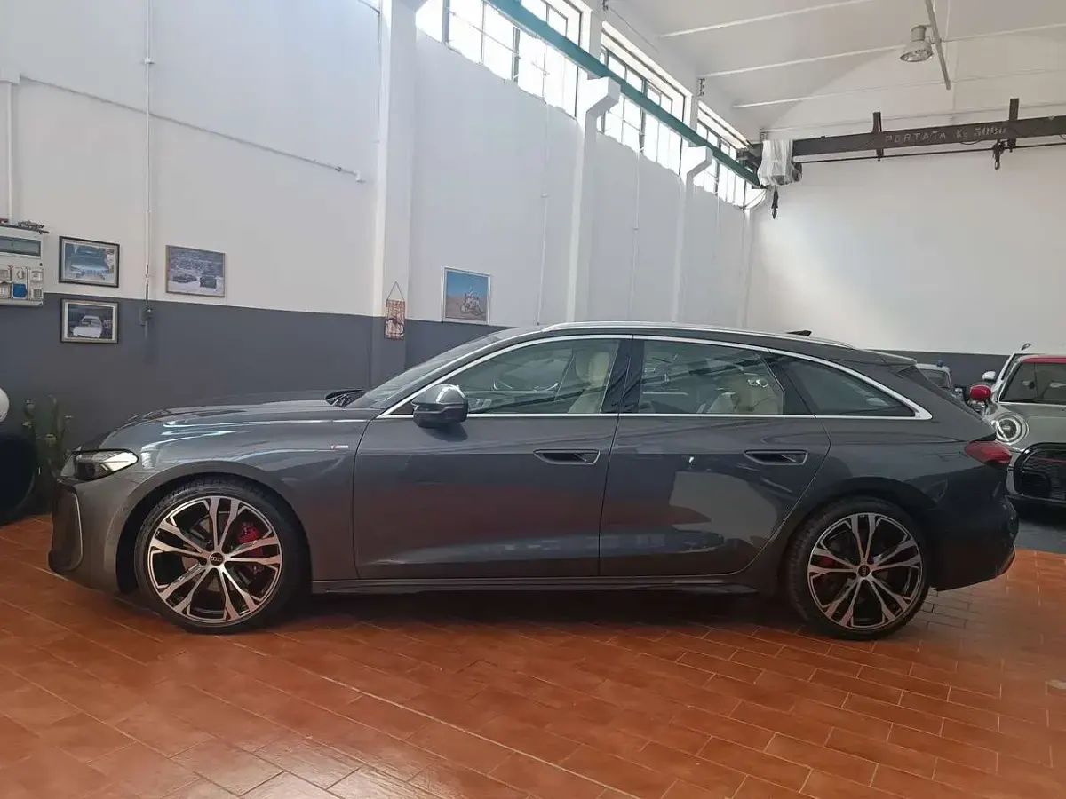 Usata Audi A5 S-Line 204 CV (150 kW) 2025 Grigio daytona perlato Station wagon