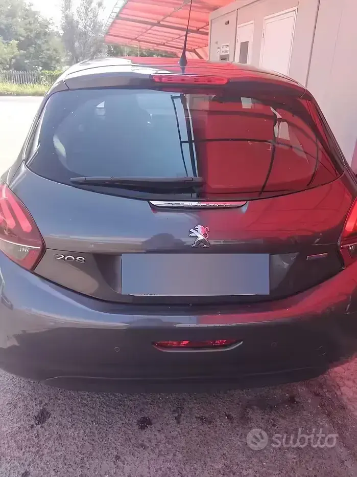 Usata Peugeot 208 68 CV (50 kW) 2016 Rosso Utilitaria