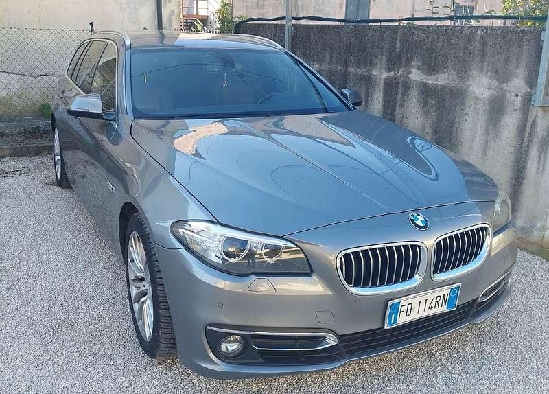 Usata BMW 520 Luxury Line 190 CV (139 kW) 2016 Grigio Station wagon