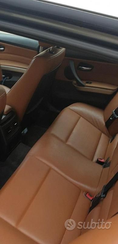 Usata BMW 318 143 CV (105 kW) 2012 Grigio Station wagon