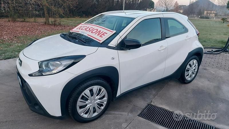 Bianco Usata 2024 Toyota Aygo X Active SUV | 11.900 € (Buon prezzo) - Immagine 1/4