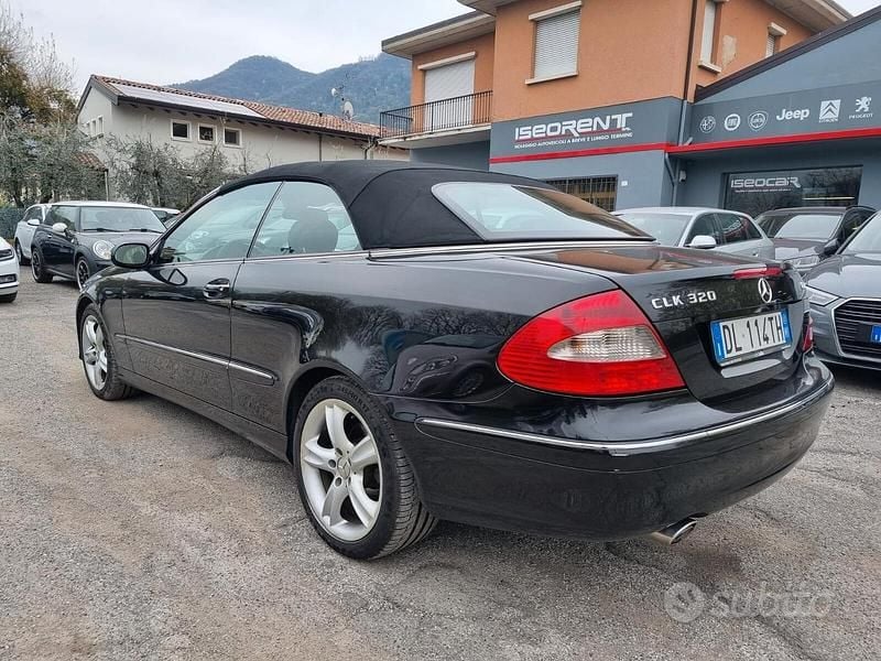 Usata Mercedes CLK320 Elegance 225 CV (165 kW) 2007 Nero Cabrio