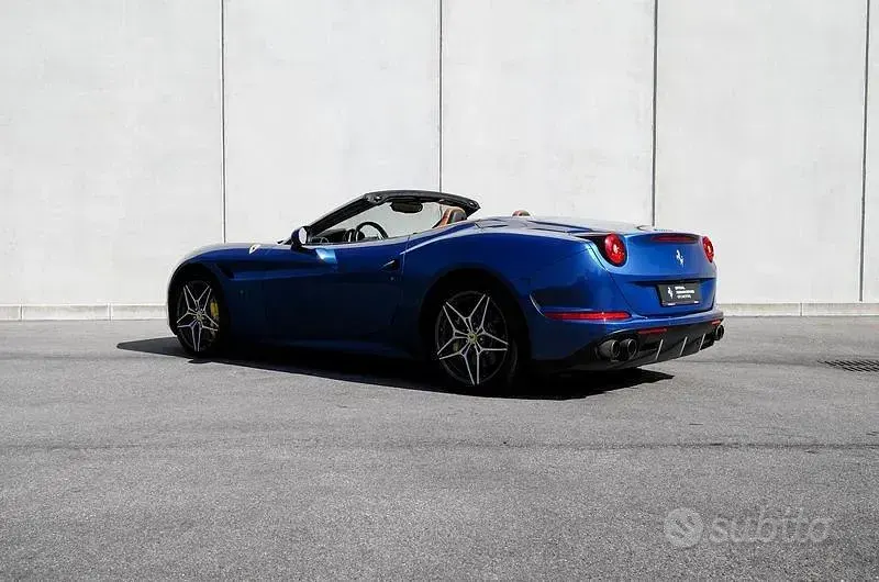 Usata Ferrari California 560 CV (411 kW) 2014 Blu Cabrio