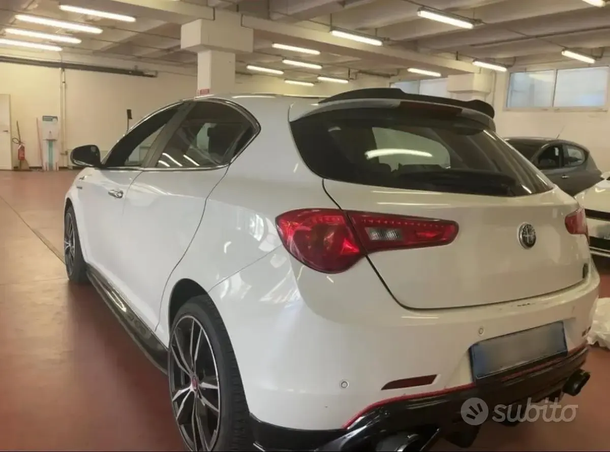 Usata Alfa Romeo Giulietta Quadrifoglio 170 CV (125 kW) 2013 Bianco Utilitaria