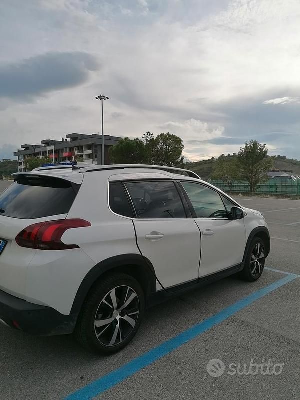 Usata Peugeot 2008 Allure 120 CV (88 kW) 2017 Bianco SUV