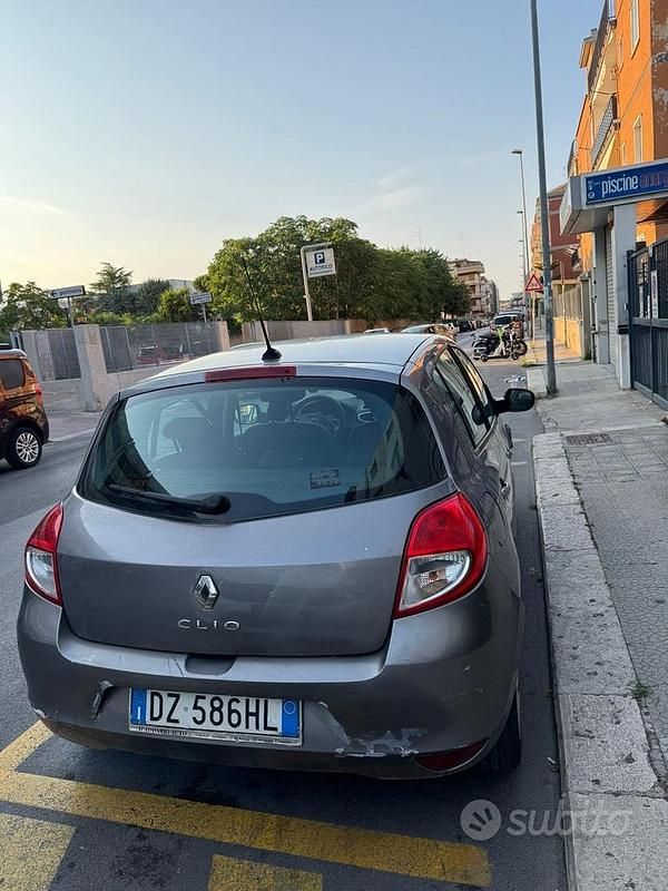 Usata Renault Clio II 48 CV (35 kW) 2010 Grigio Utilitaria