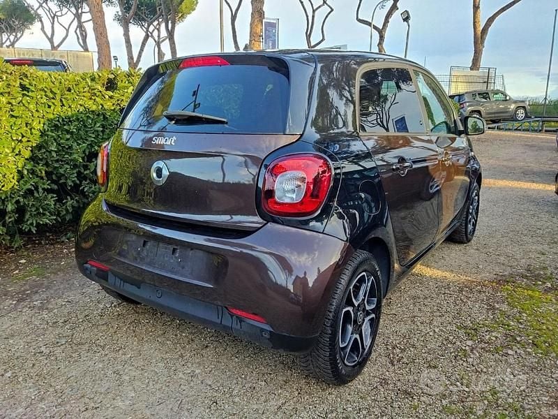 Usata Smart ForFour 90 CV (66 kW) 2019 Marrone Utilitaria