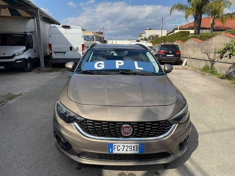 Nero Usata 2017 Fiat Tipo Lounge Station wagon | 9450 € (Cara) - Immagine 1/4