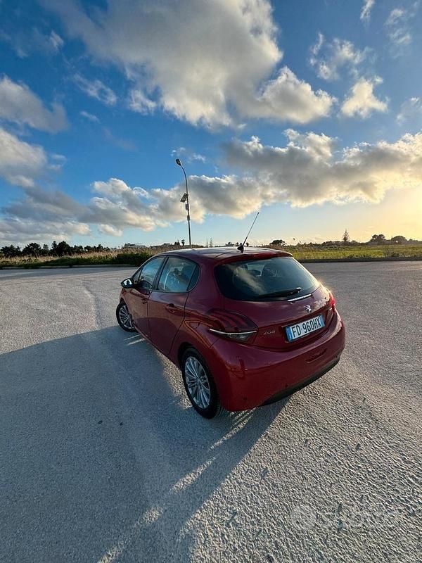 Usata Peugeot 208 75 CV (55 kW) 2016 Rosso Utilitaria