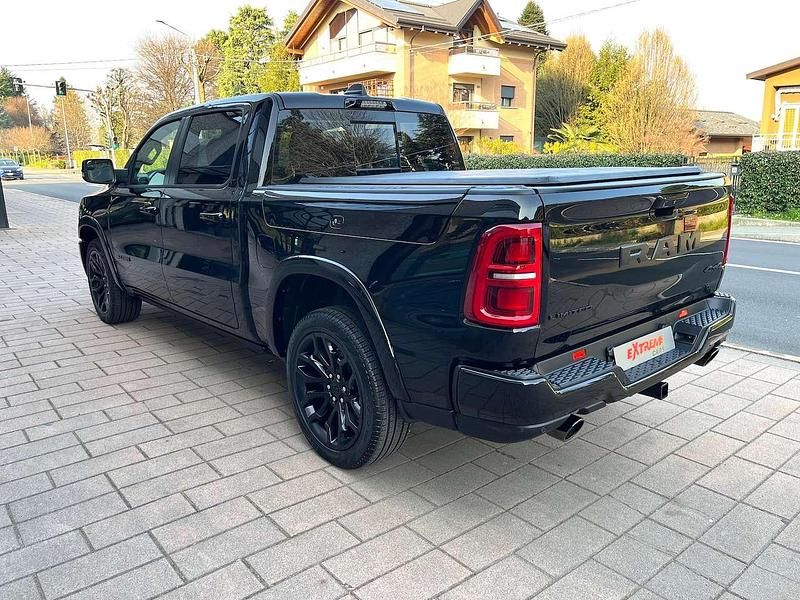 Nuova RAM 1500 547 CV (402 kW) 2025 Diamond black met. Pick-up