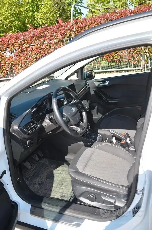 Second-hand Ford Fiesta Active 86 CP (63 kW) 2019 Alb Hatchback