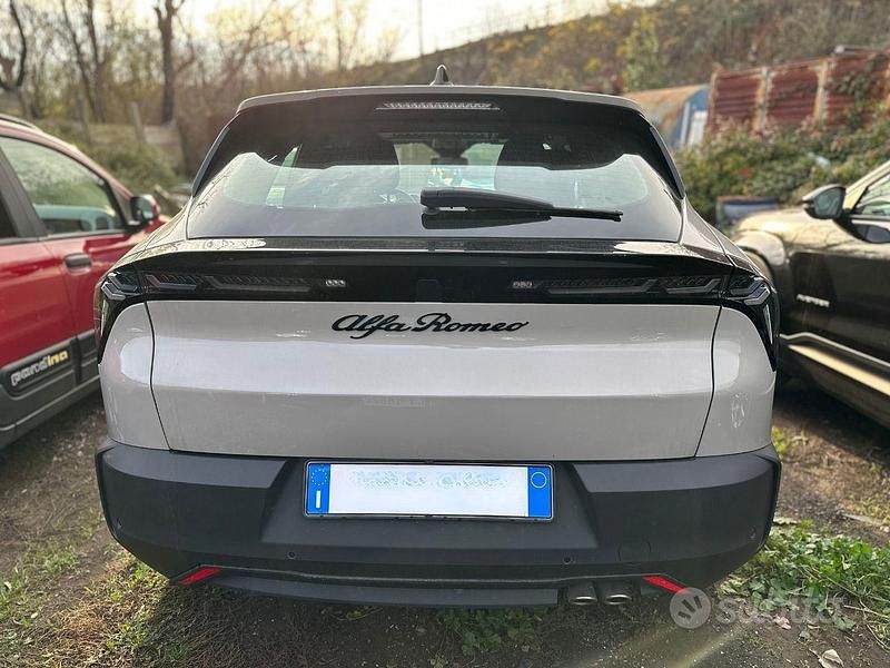 Usata Alfa Romeo Junior 145 CV (106 kW) 2025 Avorio SUV