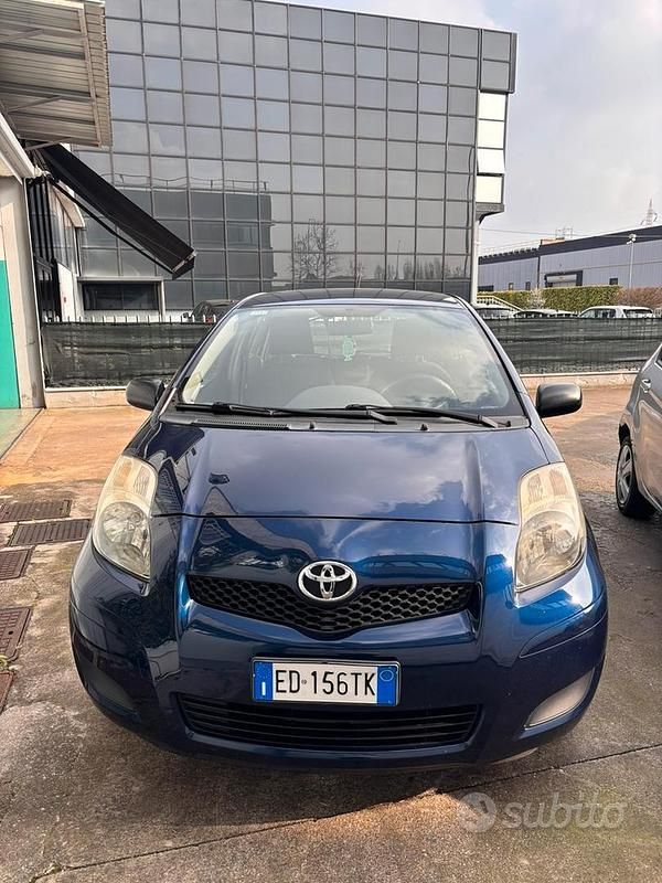 Usata Toyota Yaris 2011 Blu Utilitaria