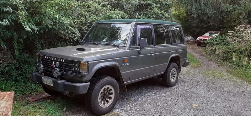 Usata Mitsubishi Pajero 84 CV (61 kW) 1989 Grigio SUV
