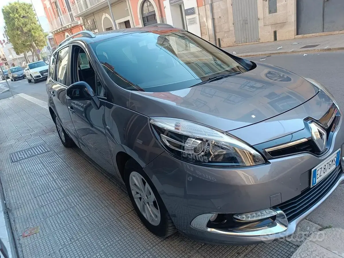 Usata Renault Scénic LIMITED 110 CV (80 kW) 2015 Grigio Monovolume