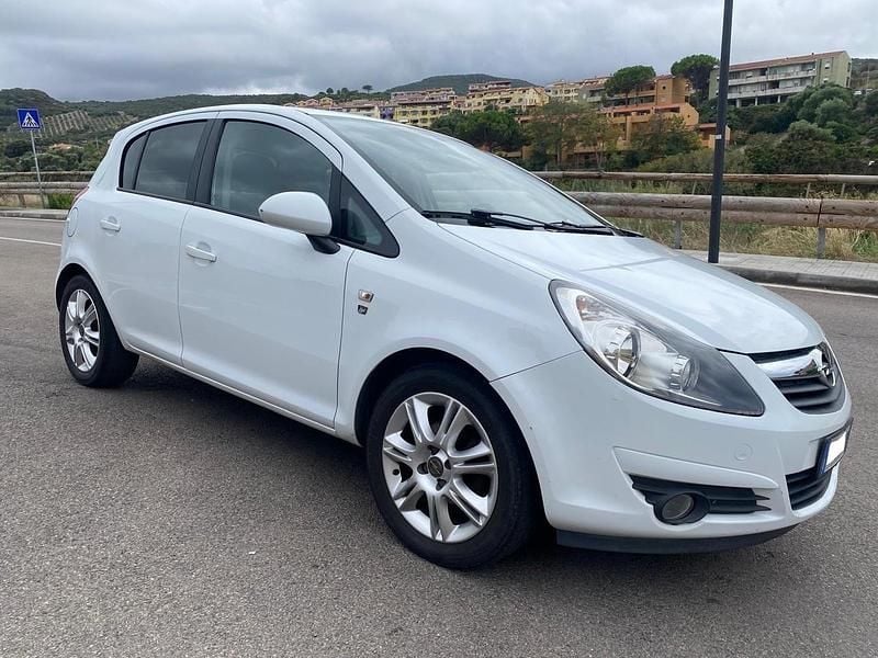 Usata Opel Corsa 95 CV (69 kW) 2011 Bianco Berlina