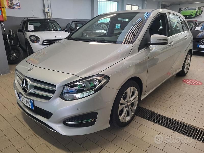 Usata Mercedes B180 109 CV (80 kW) 2015 Grigio Monovolume