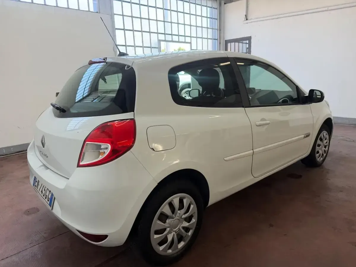 Usata Renault Clio IV Dynamique 75 CV (55 kW) 2012 Bianco Berlina