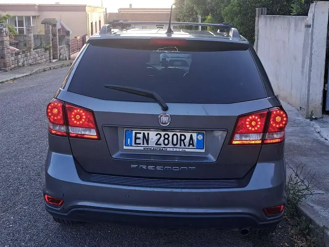 Usata Fiat Freemont Lounge 170 CV (125 kW) 2013 Grigio SUV