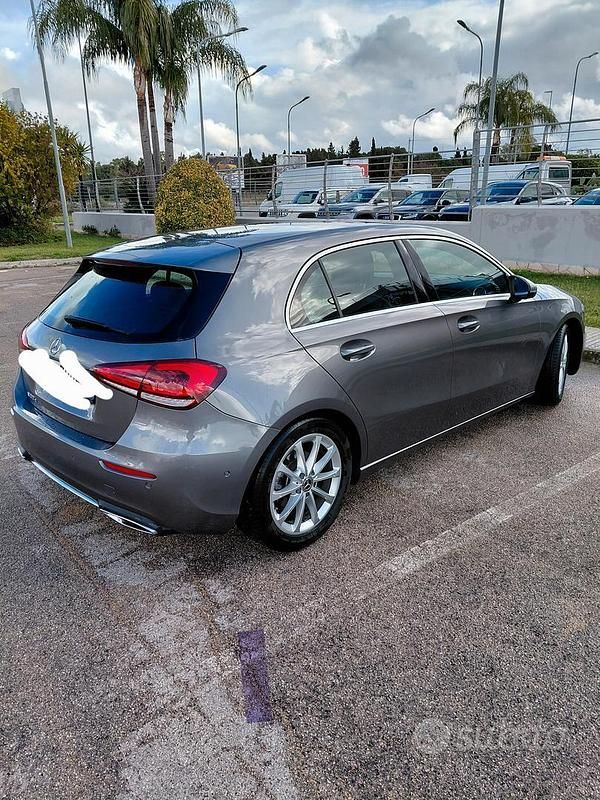 Usata Mercedes A180 116 CV (85 kW) 2018 Grigio Berlina